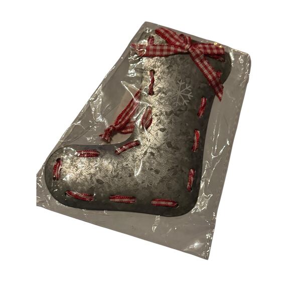 Michaels Winter Folklore Ornaments Set of 5 Metal Heart Mitten Stocking Xmas - Picture 6 of 8